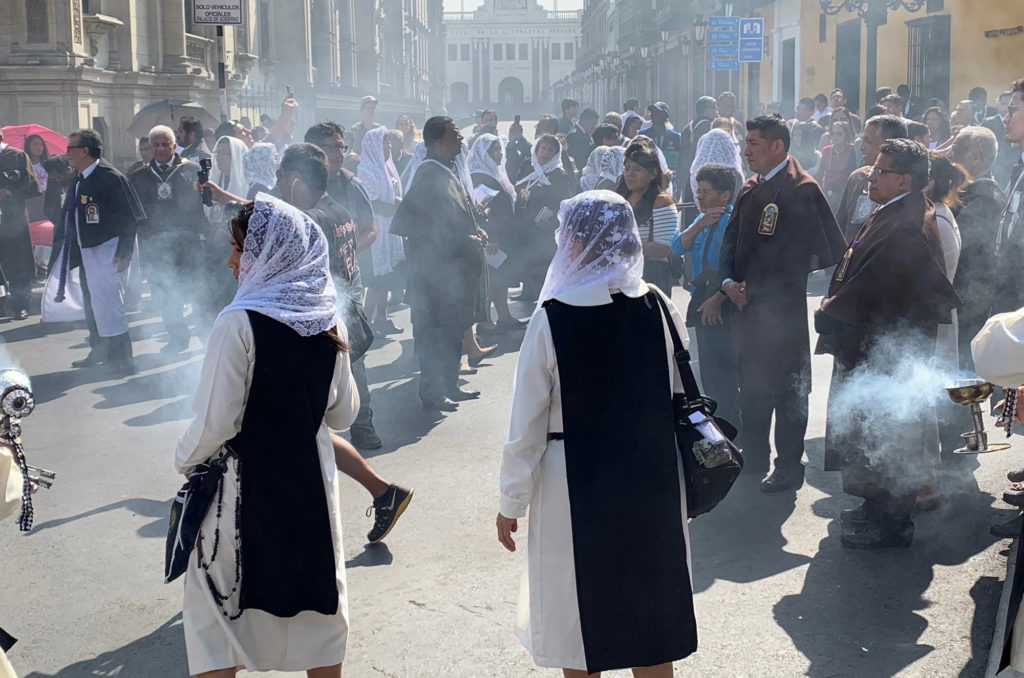 Easter processionals in Lima