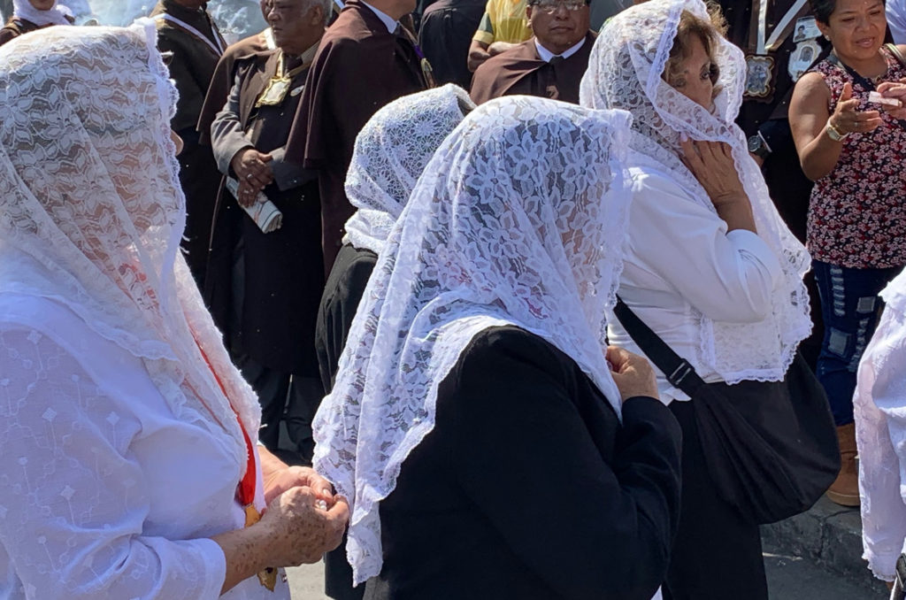 Easter processionals in Lima