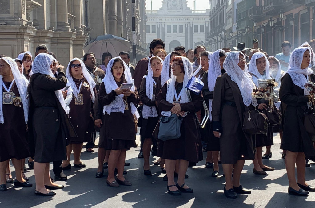 Easter processionals in Lima