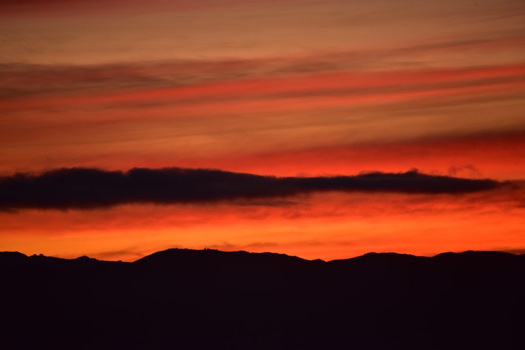 villa view sunset over the mountain